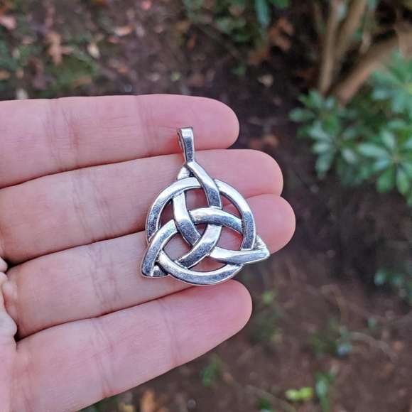 New Silver Celtic Triquetra Pendant - Picture 4 of 4
